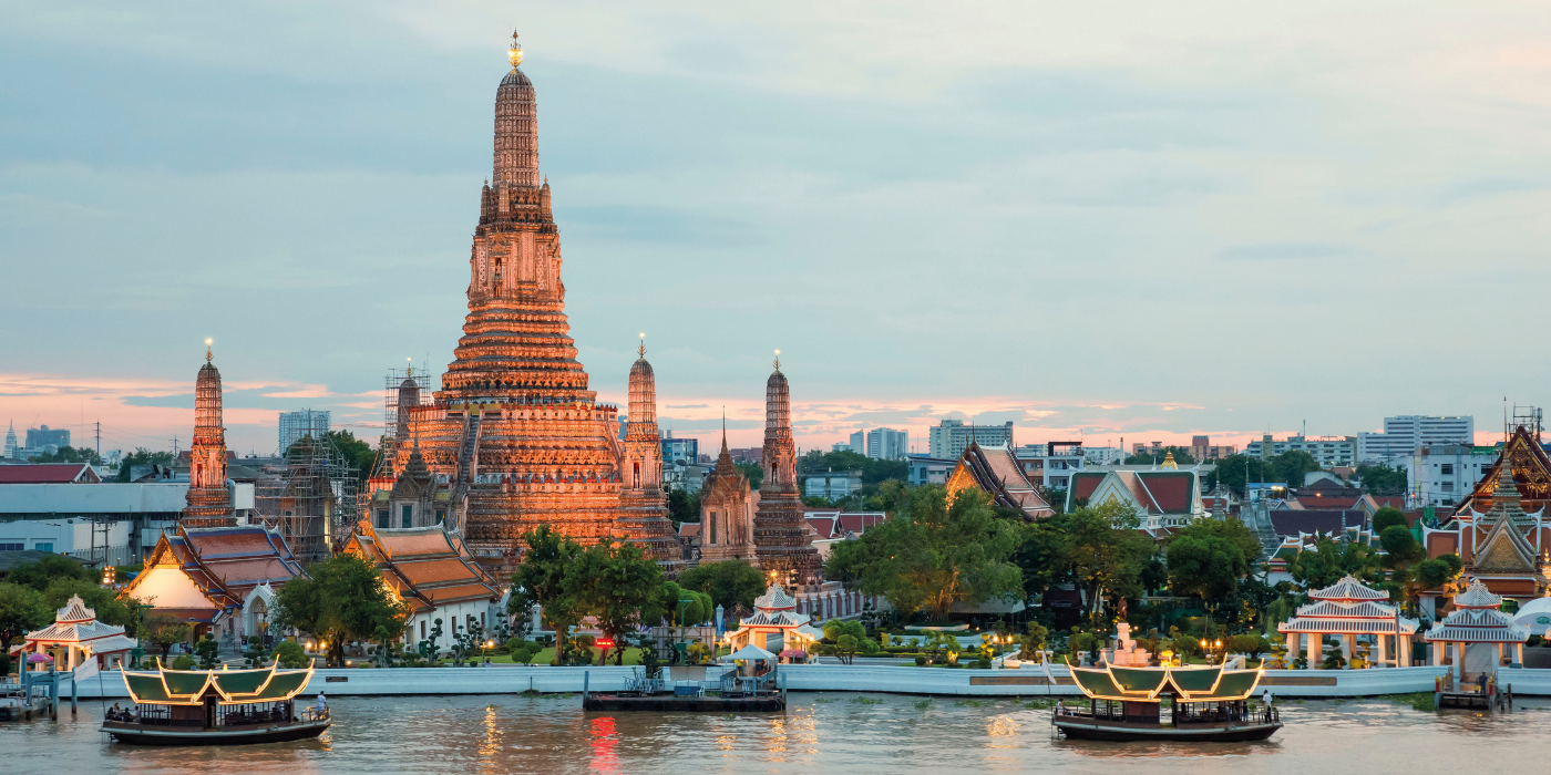 Wat arun bangkok evening