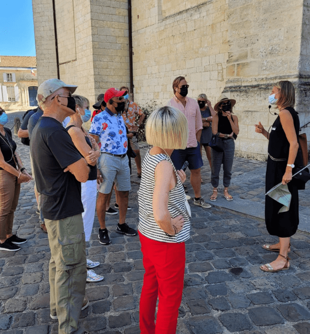 Guests enjoying a guided street excursion in Porto, Portugal