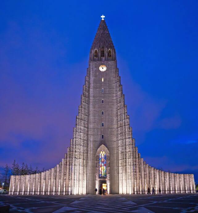 Hallgrimskirkja church in Reykjavik, Iceland lit at night